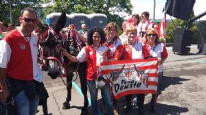 Junto a 2 burros