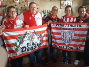 En el txoko de la Peña Barbolla junto con nuestros amigos de la Peña Gaizka Tokero de Gallarta.
