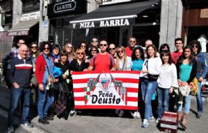En Deusto esperando al bus para ir Astigarraga