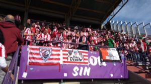 La bandera de la Peña Deusto en el Jose Zorrilla