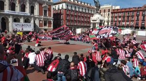 Comienza la kalegira hacia el Jose Zorrilla