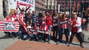 Con los integrantes del grupo ´Los Cañoneros´
