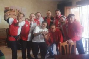 En la sede de la Peña ´Jesús el Txapela´ con miembros de diferentes peñas.