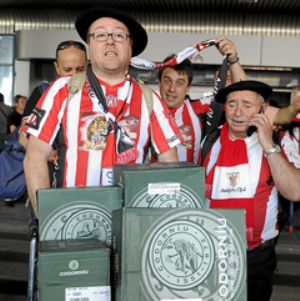 Llegada de seguidores del Athletic a Bucarest 08_mayo_2012